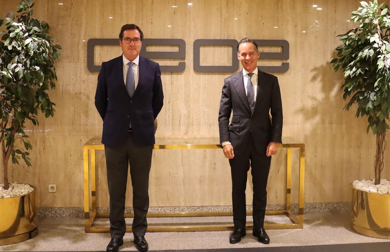 El presidente de CEOE, Antonio Garamendi y el presidente de Sagardoy Abogados, Íñigo Sagardoy. Fuente CEOE