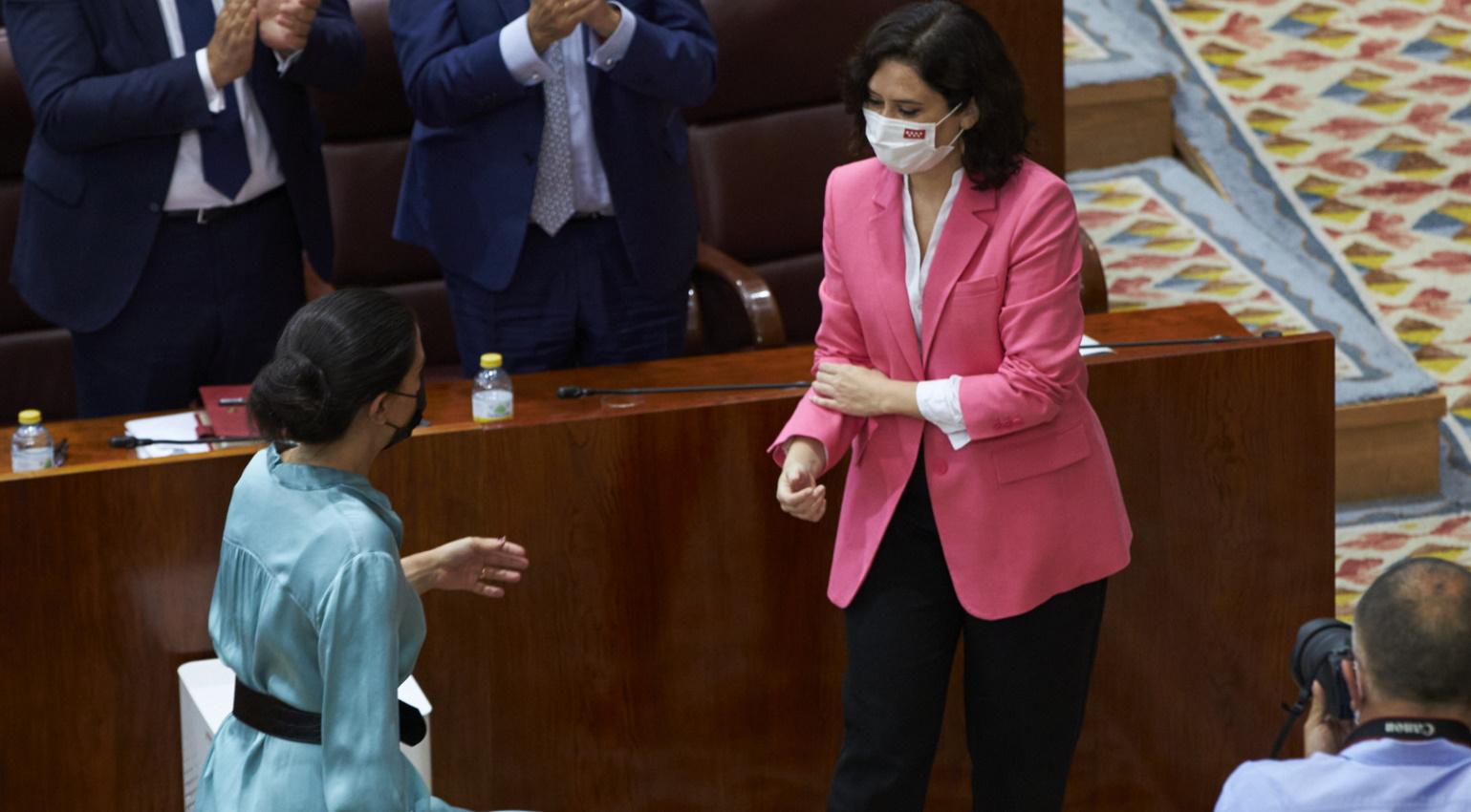 Isabel Díaz Ayuso y Rocío Monasterio en la Asamblea de Madrid.