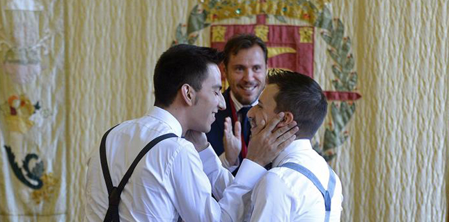 Bye-bye, De la Riva: primer matrimonio homosexual en Valladolid oficiado por el alcalde