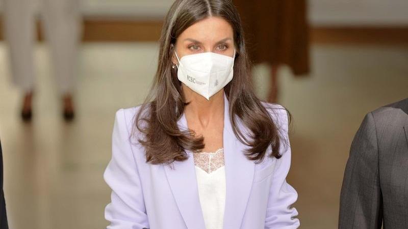 Letizia con su traje en color pastel. Europa Press Letizia con su traje en color pastel. Europa Press