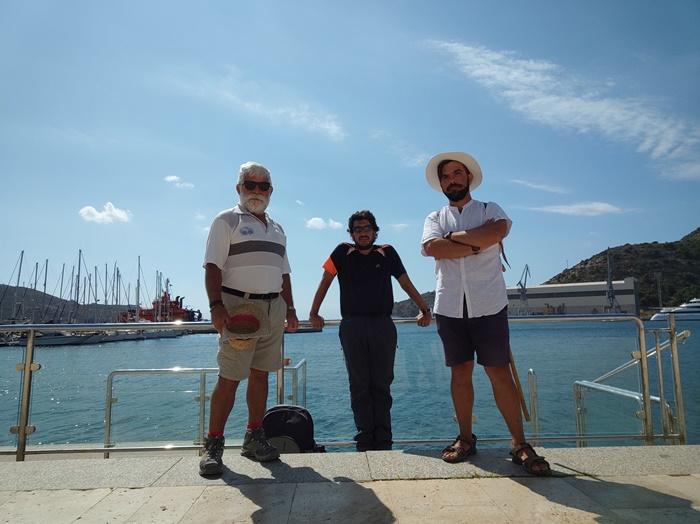 De izquierda a derecha Luis Miguel Zorita, Radomir Sevillano y yo mismo a nuestra llegada al puerto de Cartagena