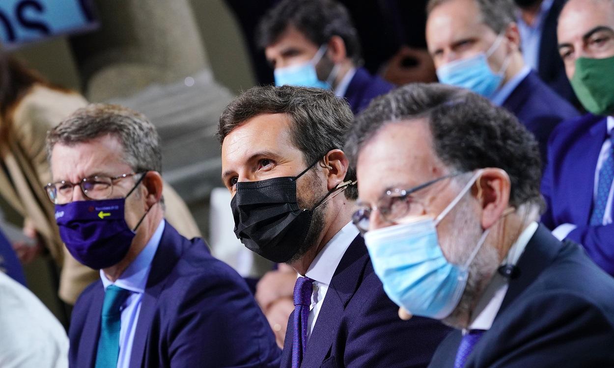 El presidente de la Xunta, Alberto Núñez Feijóo; el líder del PP, Pablo Casado; y el expresidente Rajoy. EP