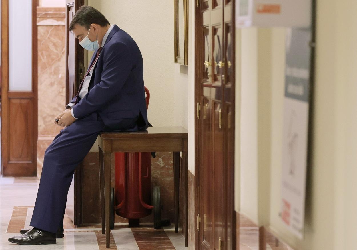 El portavoz del PNV en el Congreso de los Diputados, Aitor Esteban, en las inmediaciones de un pleno de control al Gobierno en el Congreso de los Diputados