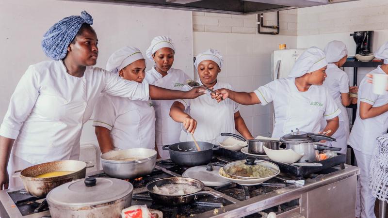 La niñas en dos años pasan de la pobreza extrema al mercado laboral