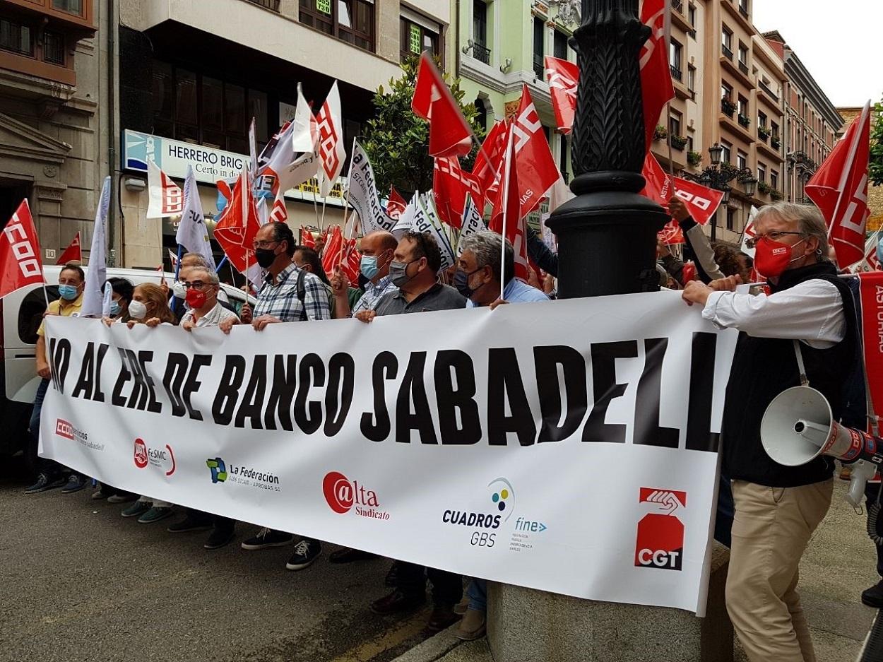 Movilizaciones en Asturias contra el ERE de Banco Sabadell. Europa Press