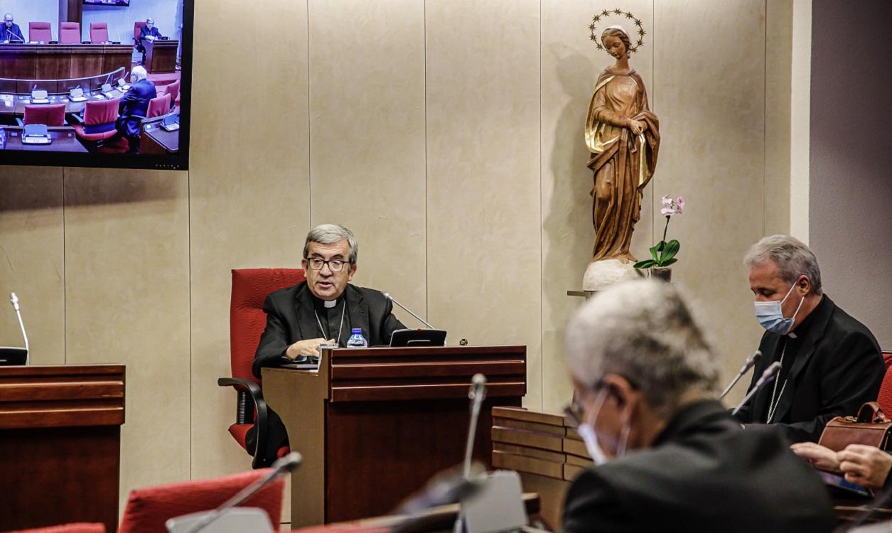 Luis Argüello muestra el enfado de los obispos con Ayuso por sus críticas al Papa Francisco