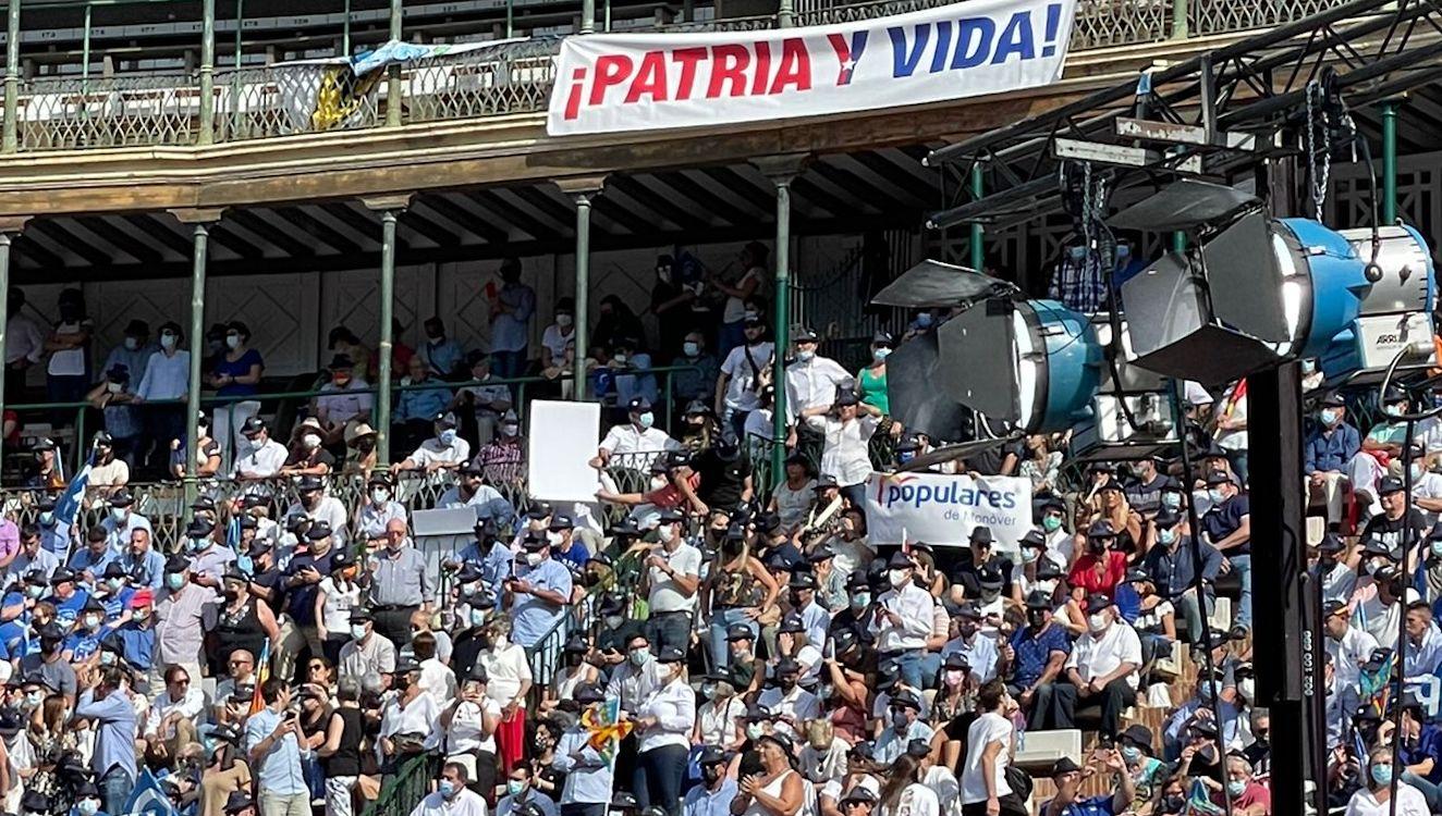 El PP llena la plaza de toros de Valencia, símbolo de la corrupción en el pasado. F. Coto