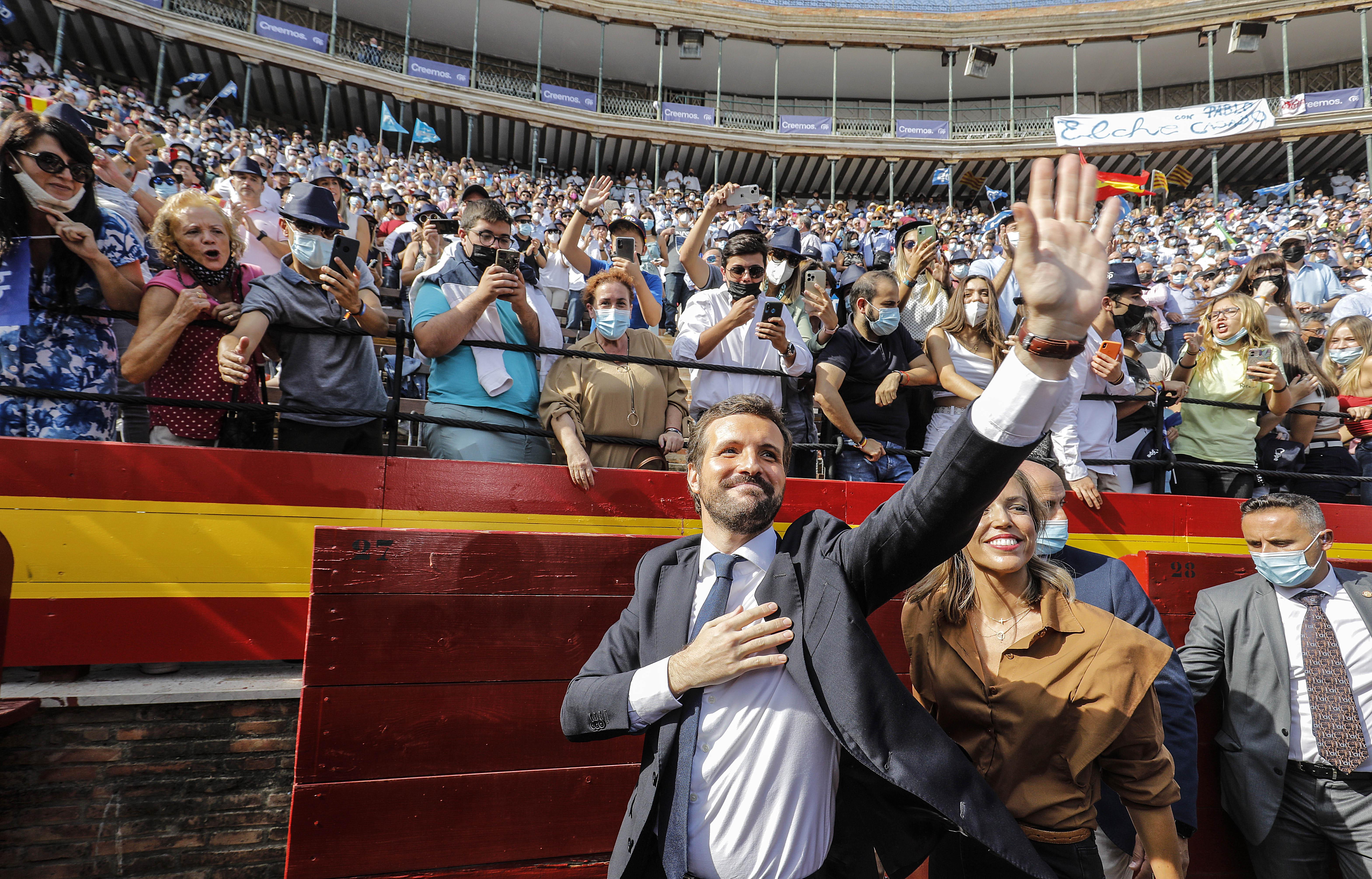 El presidente del PP, Pablo Casado, a su llegada a la plaza de toros de Valencia para el cierre de la convención nacional del partido. EP