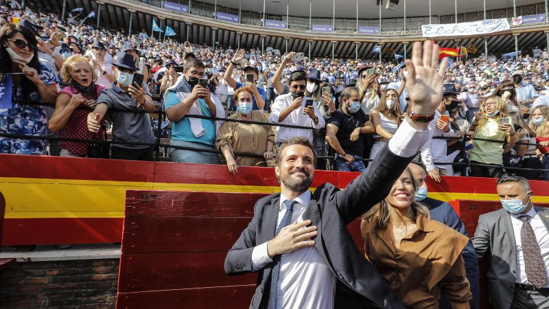 El presidente del PP, Pablo Casado, a su llegada a la plaza de toros de Valencia para el cierre de la convención nacional del partido. EP