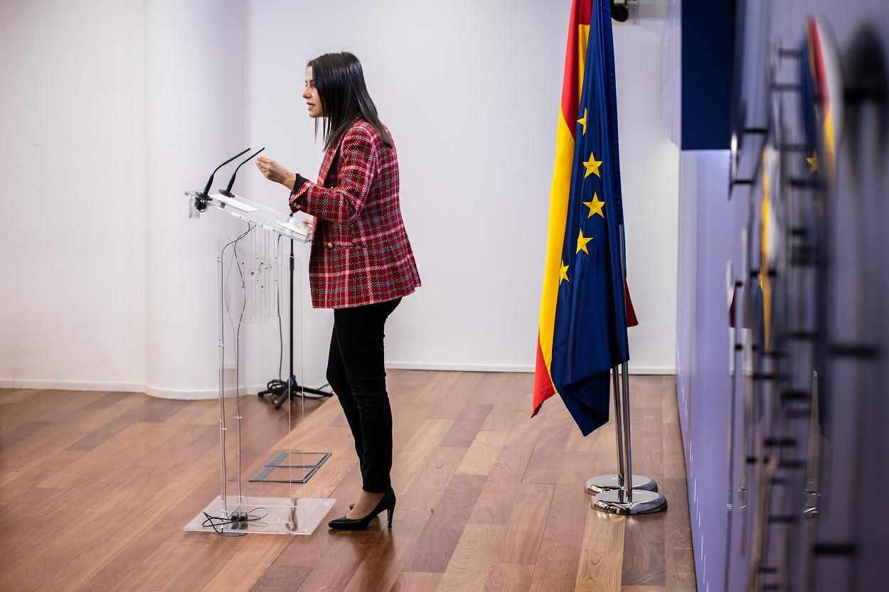 La presidenta de Cs, Inés Arrimadas, ofrece una rueda de prensa en el Congreso de los Diputados. EP