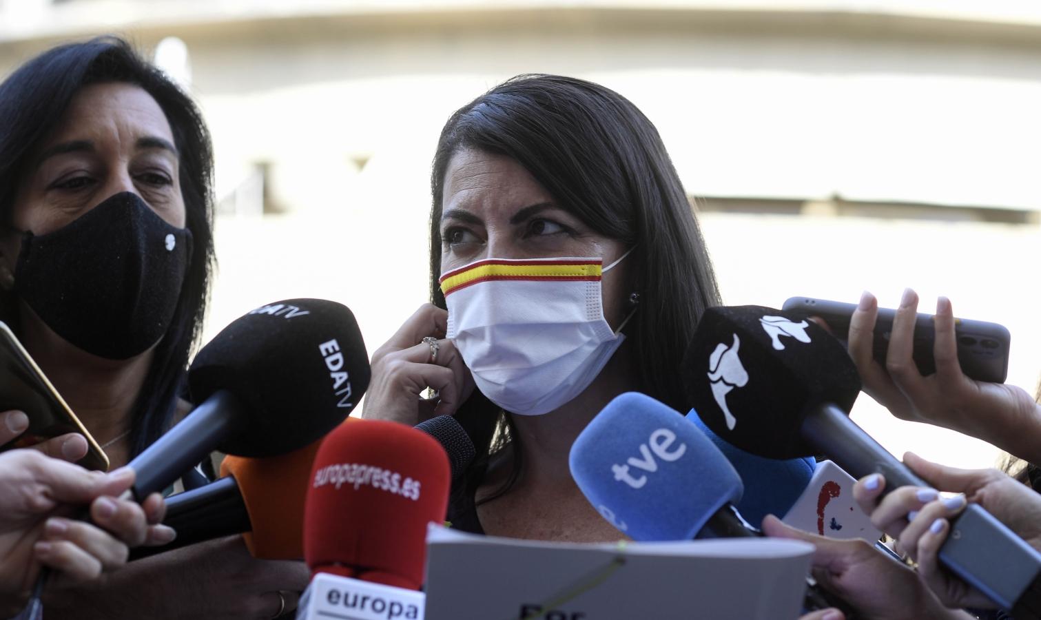 La portavoz adjunta de Vox en el Congreso, Macarena Olona, atiende a los medios de comunicación en el Tribunal Constitucional. EP archivo