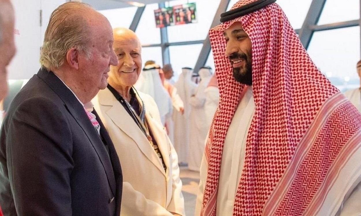 Foto de archivo del Rey Juan Carlos junto al Príncipe heredero de Arabia Saudí