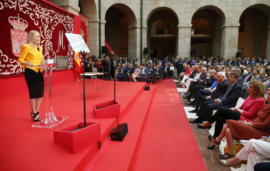 Ayer por mí, hoy por ti... Cifuentes nombra alto cargo a un viejo amigo que estuvo en el tribunal que la 'ascendió' a ella