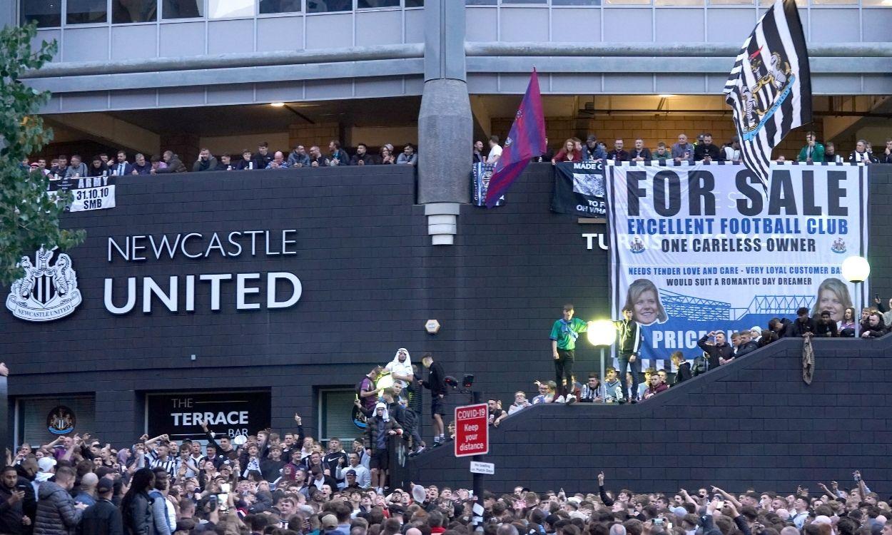 Los aledaños de St. James' Park, estadio del Newcastle, en una protesta contra sus antiguos propietarios. Europa Press.