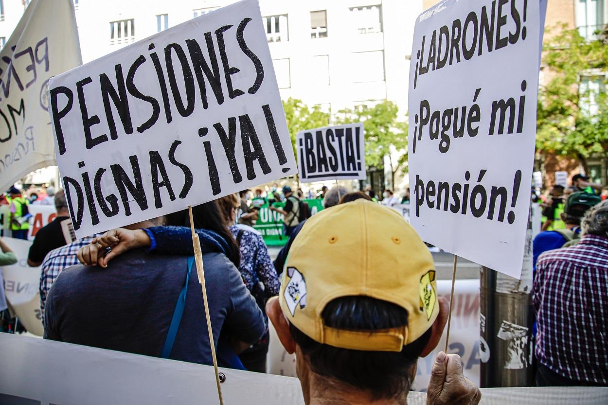 Una manifestación en Madrid contra el recorte en pensiones y en servicios públicos. Europa Press