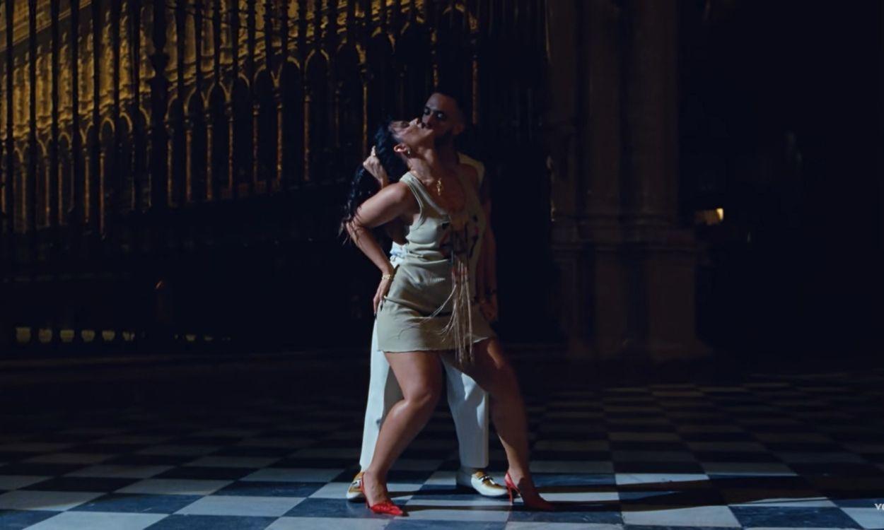 C. Tangana y Nathy Peluso en su nuevo videoclip 'Ateo'.