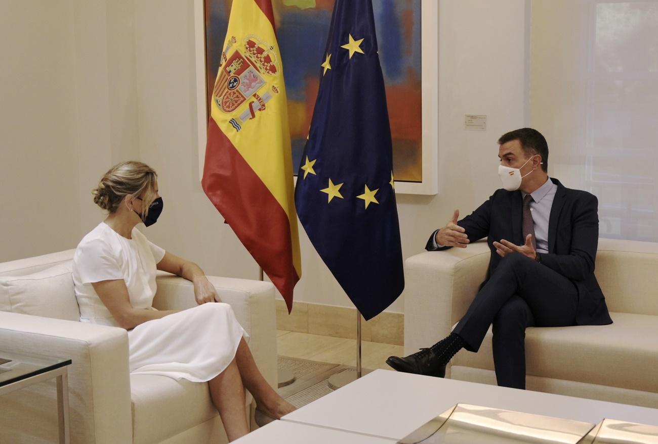 Yolanda Díaz y Pedro Sánchez durante la reunión del Consejo de Ministros extraordinario para la aprobación de los Presupuestos Generales del Estado.