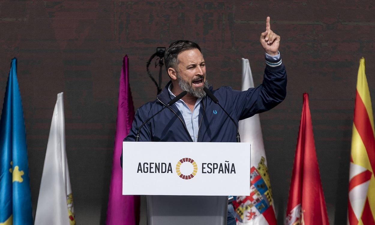 El presidente de Vox, Santiago Abascal, se dirige al público en el evento ‘Viva 21’. EP