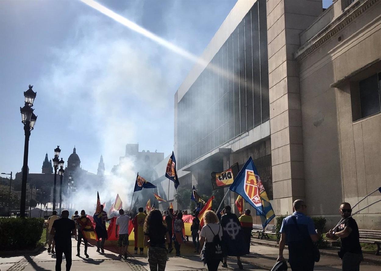 Manifestación en la plaza Espanya de Barcelona por el Día de la Hispanidad. Fuente: Europa Press.