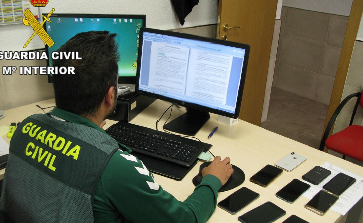 La Guardia Civil aconseja a la ciudadanía marcar en su móvil el código *#06#