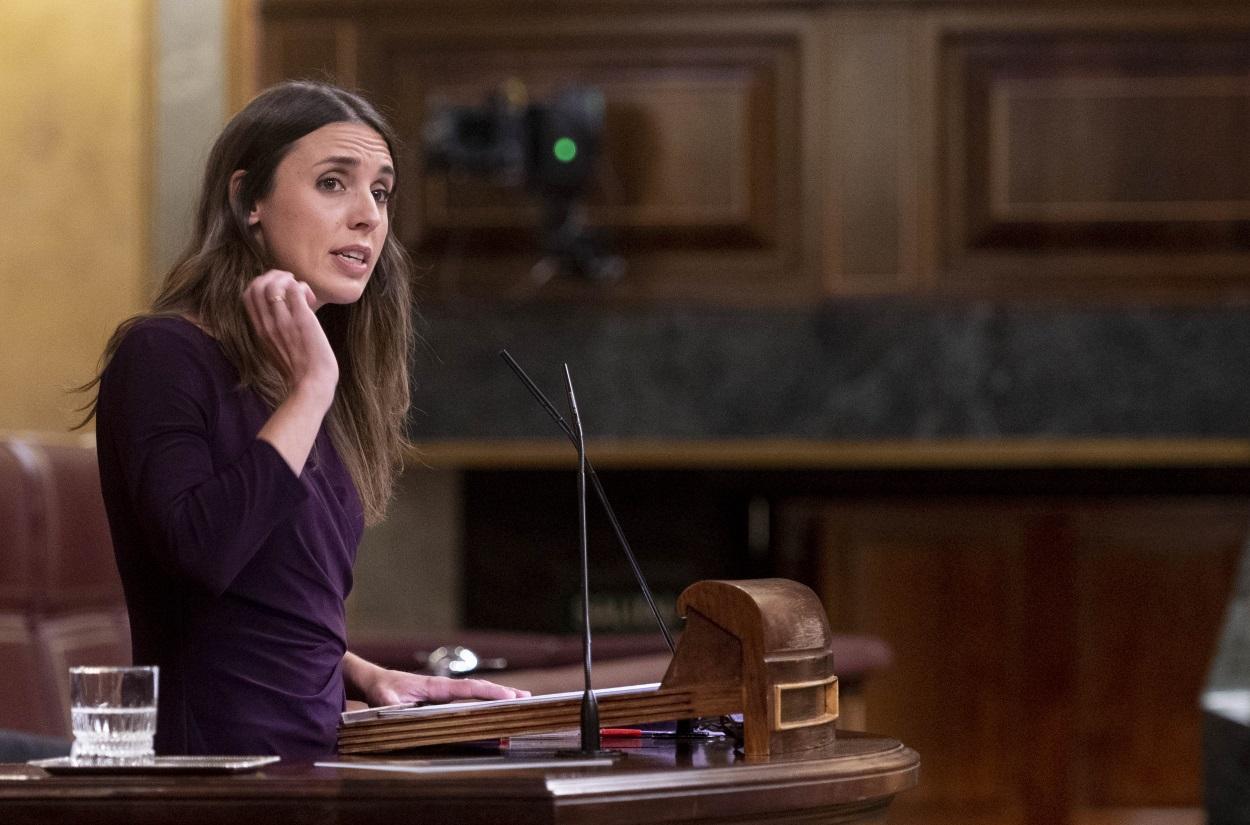 Irene Montero desde la tribuna de oradores del Congreso de los Diputados