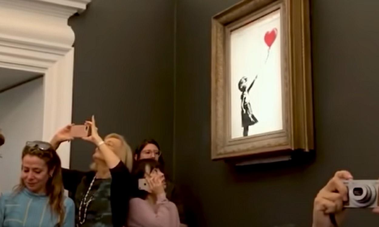 La obra de Bansky expuesta en la casa de apuestas . Fuente Youtube