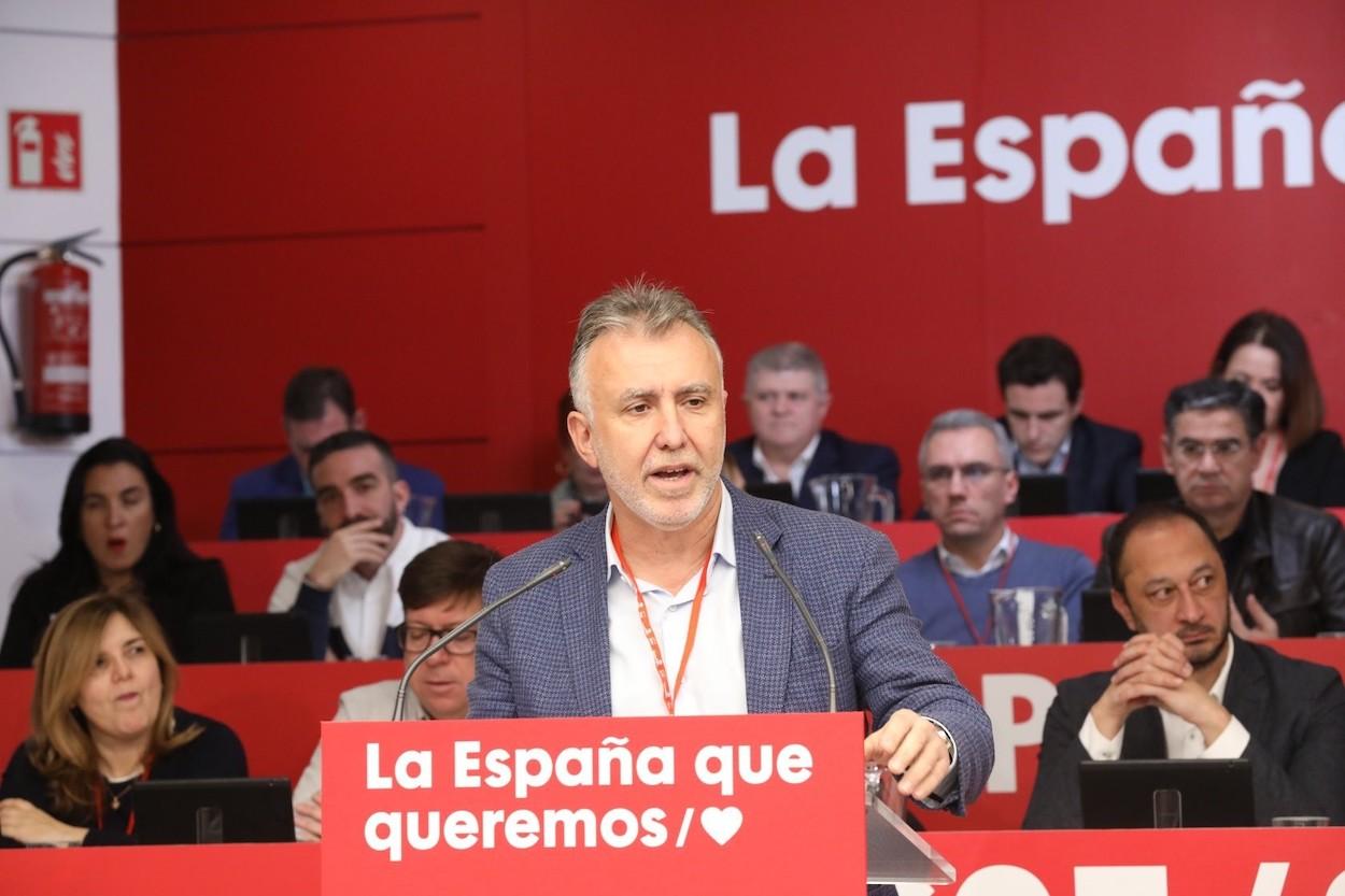 Ángel Víctor Torres recibe el premio en el Congreso del PSOE. Europa Press