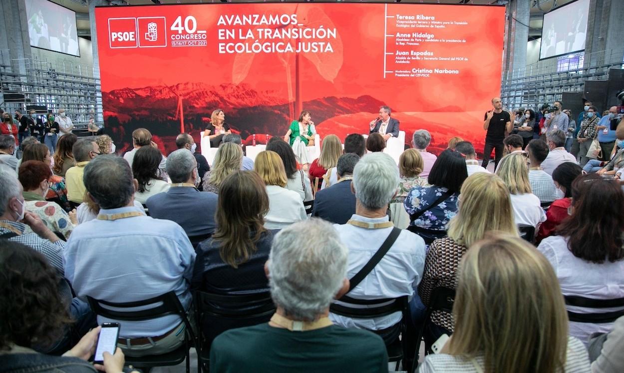 Teresa Ribera, Cristina Narbona y Juan Espadas, en el 40 Congreso del PSOE.