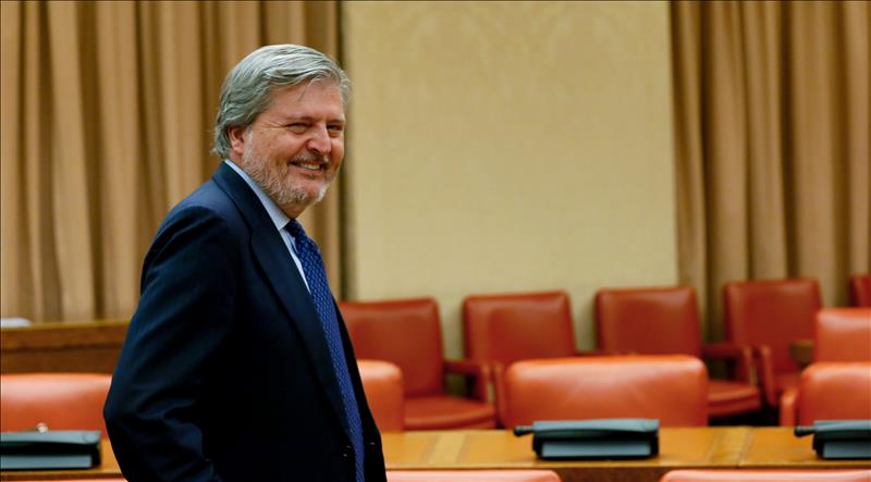 "Rajoy, más que un Consejo de Ministros, preside un Consejo de Administración con Méndez Vigo, Morenés, Montoro..."