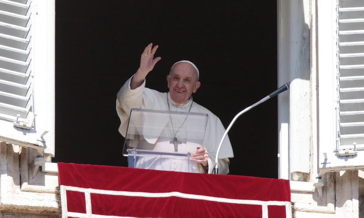 El Papa Francisco defiende un salario universal y una reducción de la jornada laboral. EP