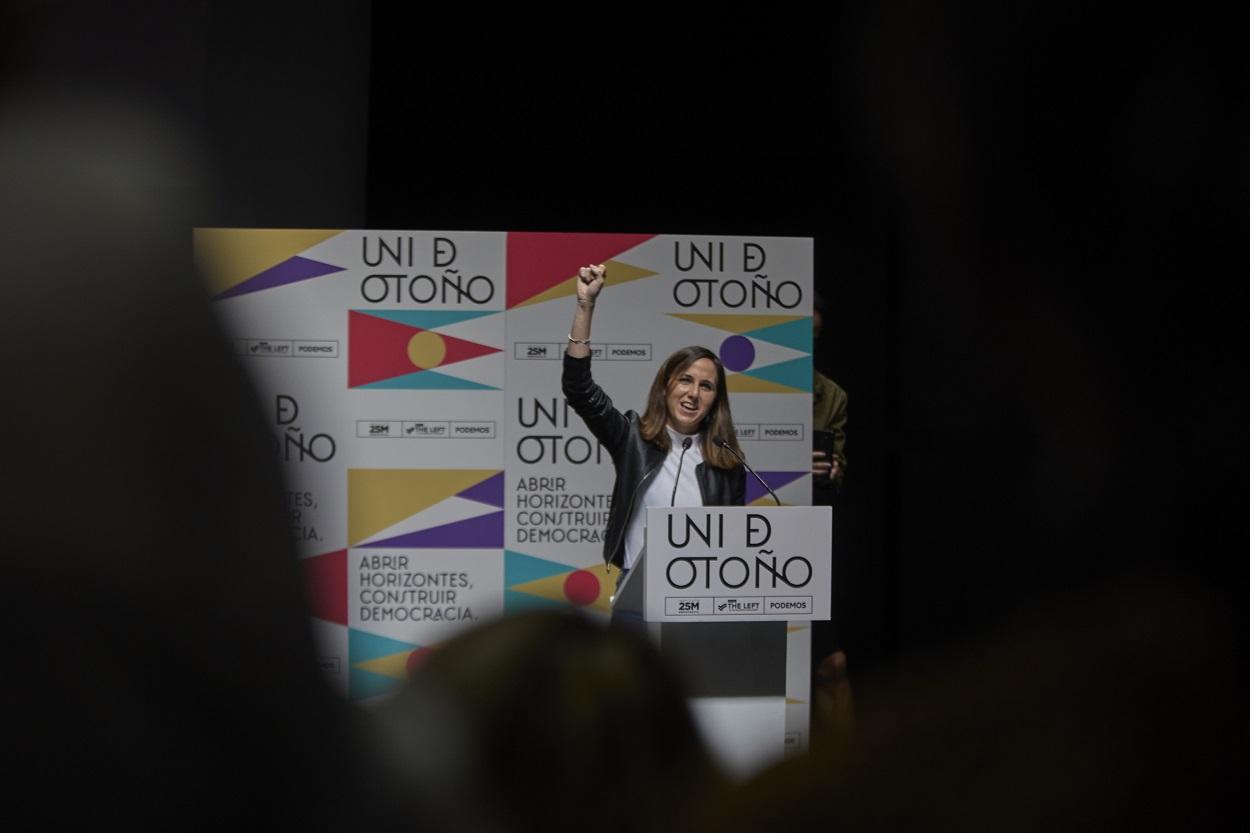 La ministra de Derechos Sociales y Agenda 2030, Ione Belarra, en el mitin final de la ‘Universidad de Otoño’. Fuente: Europa Press.