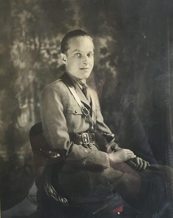 Alfonso de Borbón y Battemberg, heredero legítimo de Alfonso XIII, perdió el trono por casarse con una plebeya Alfonso de Borbón y Battemberg, heredero legítimo de Alfonso XIII, perdió el trono por casarse con una plebeya