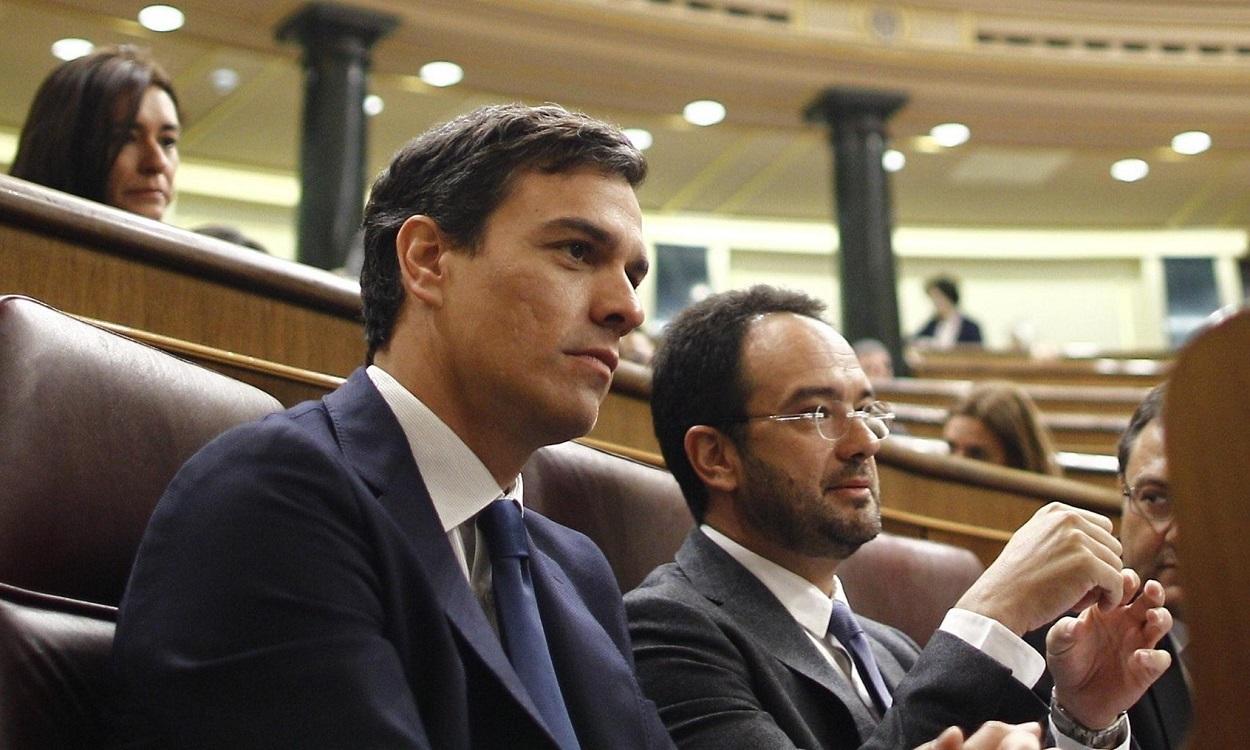 Foto de archivo de Pedro Sánchez con Antonio Hernando. EP