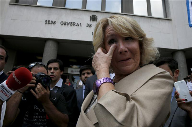 Jueves afortunado para Aguirre: la reforma del Código Penal de Rajoy le salva de pagar por su fuga