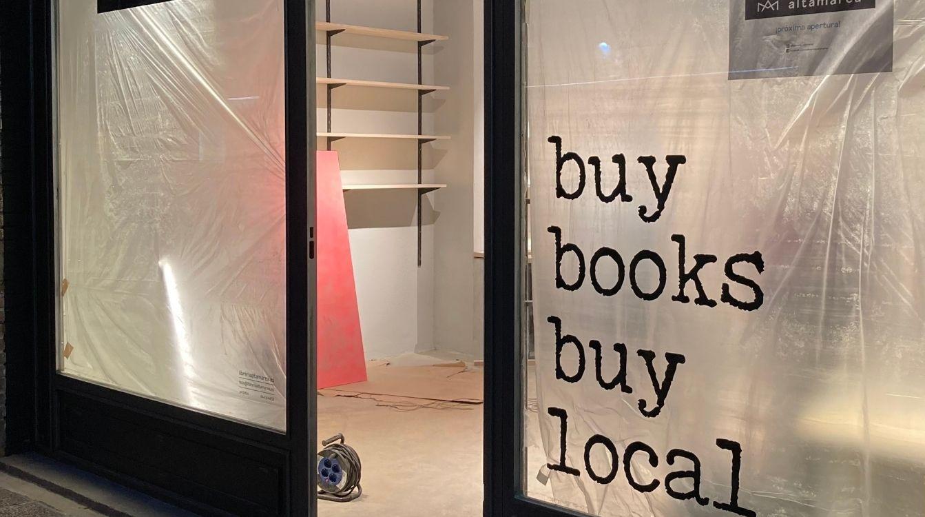 La nueva librería Altamarea quiere ser un lugar de proximidad en el que poder adquirir libros y ponerse al día de las novedades y también un punto de encuentro