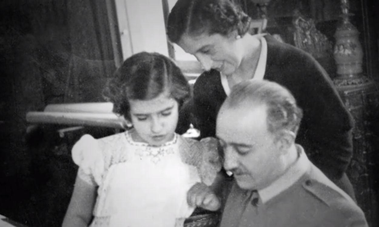La familia Franco en una imagen antigua utilizada para el programa de 'Todo es Verdad'. Cuatro.