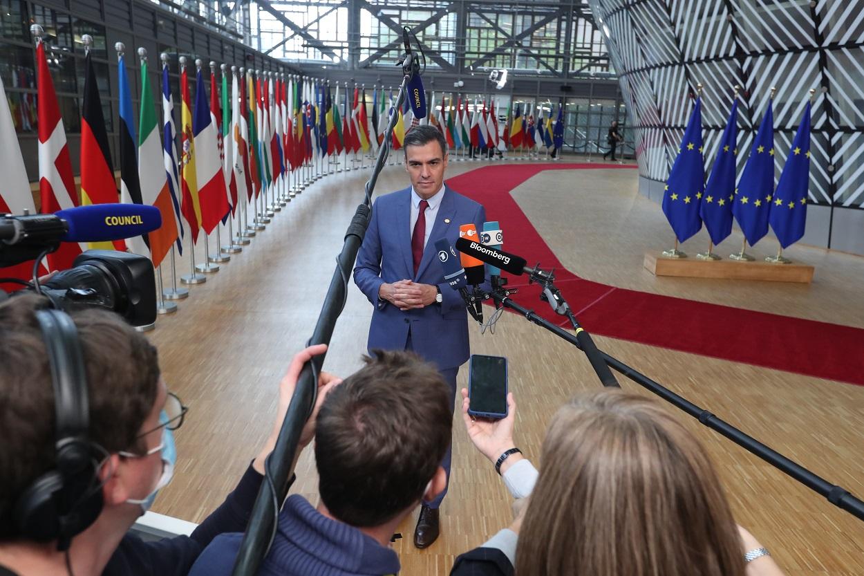 Pedro Sánchez a su llegada al Consejo Europeo para debatir las medidas que frenen los precios energéticos. Europa Press