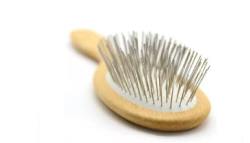 Cepillo de madera con púas metálicas Cepillo de madera con púas metálicas