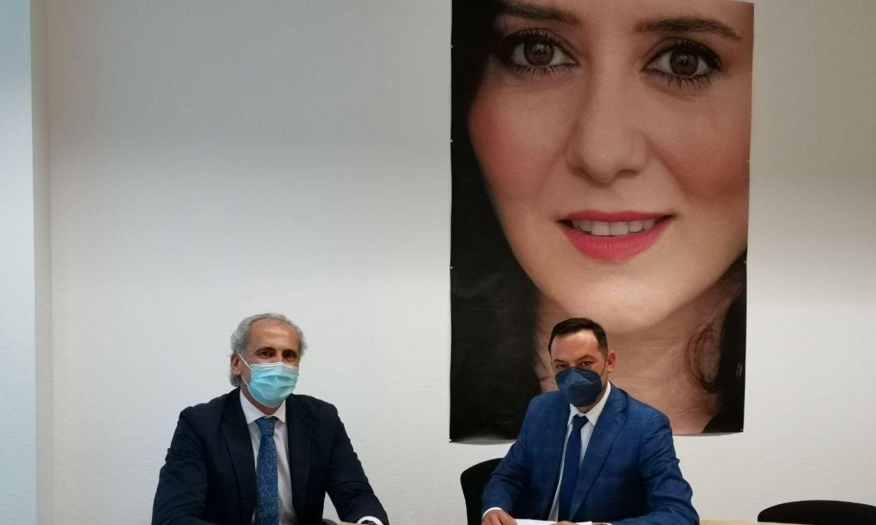 Imagen del cuadro de Ayuso en una reunión de Zapatero y Zarzoso en Parla. Twitter.