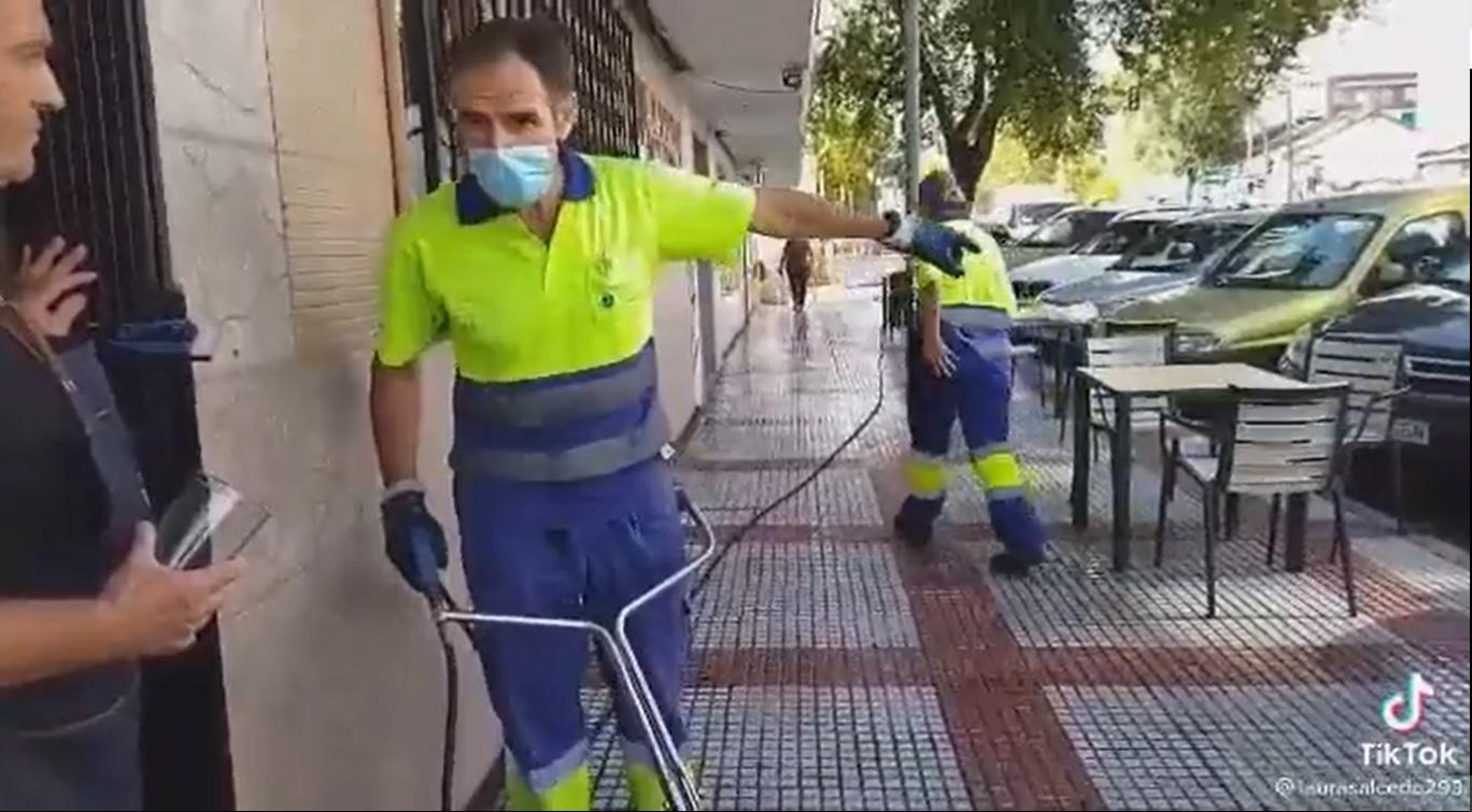 Imagen del vídeo en el que se increpa a un trabajador del Ayuntamiento de Alcobendas. 