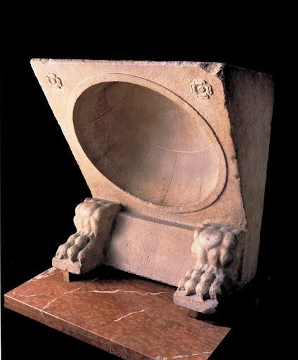 Reloj solar de Baelio Claudia actualmente en el Museo Arqueológico Nacional Reloj solar de Baelio Claudia actualmente en el Museo Arqueológico Nacional