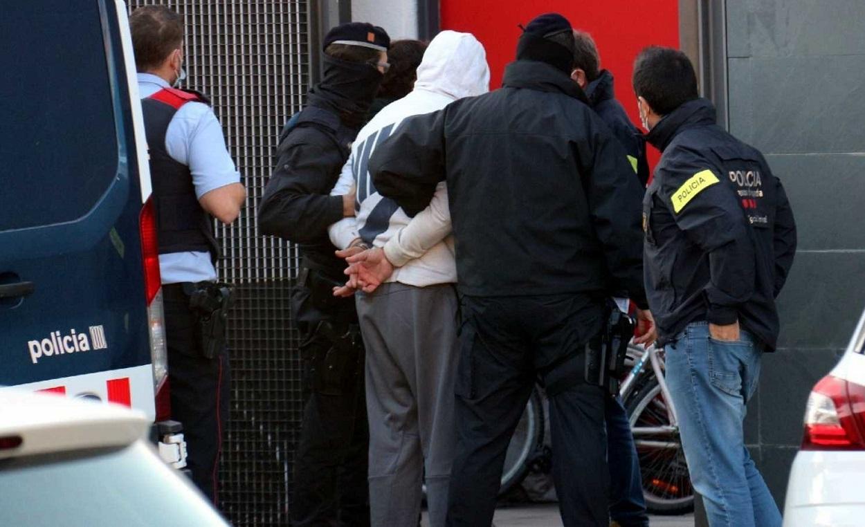 Detención de cuatro agentes de la Policía Local de Llinars del Vallès por tráfico de marihuana. RTVE