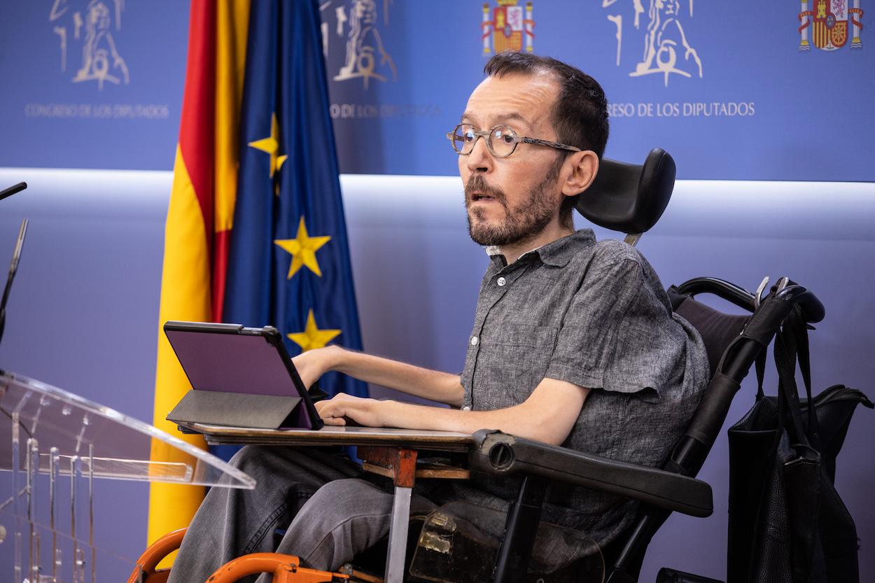 Pablo Echenique en una rueda de prensa en el Congreso