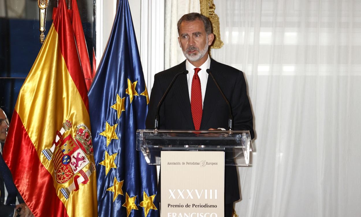 Felipe VI aboga por "la información rigurosa y la objetividad" en los medios de comunicación durante la entrega del Premio de Periodismo Francisco Cerecedo. EP