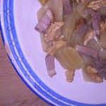Cardos en ensalada con magret u nueces y carrillera de ternera blanca
