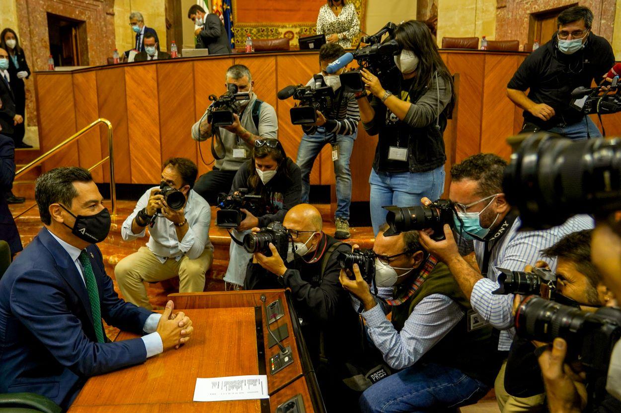 El presidente de la Junta momentos antes de abrir el debate del estado de la comunidad. EDUARDO BRIONES EP