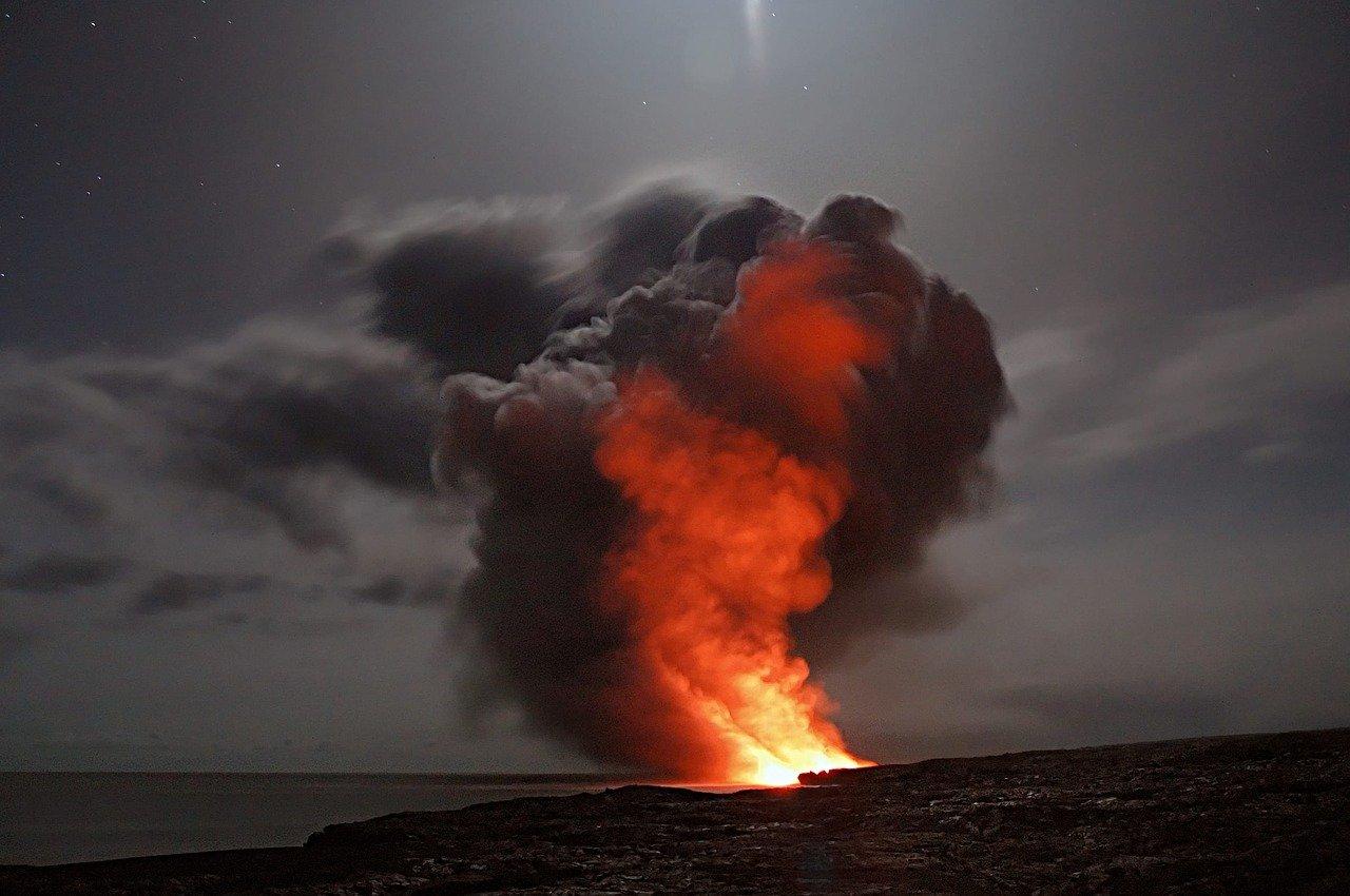 El día en que se bombardeó un volcán en Hawái