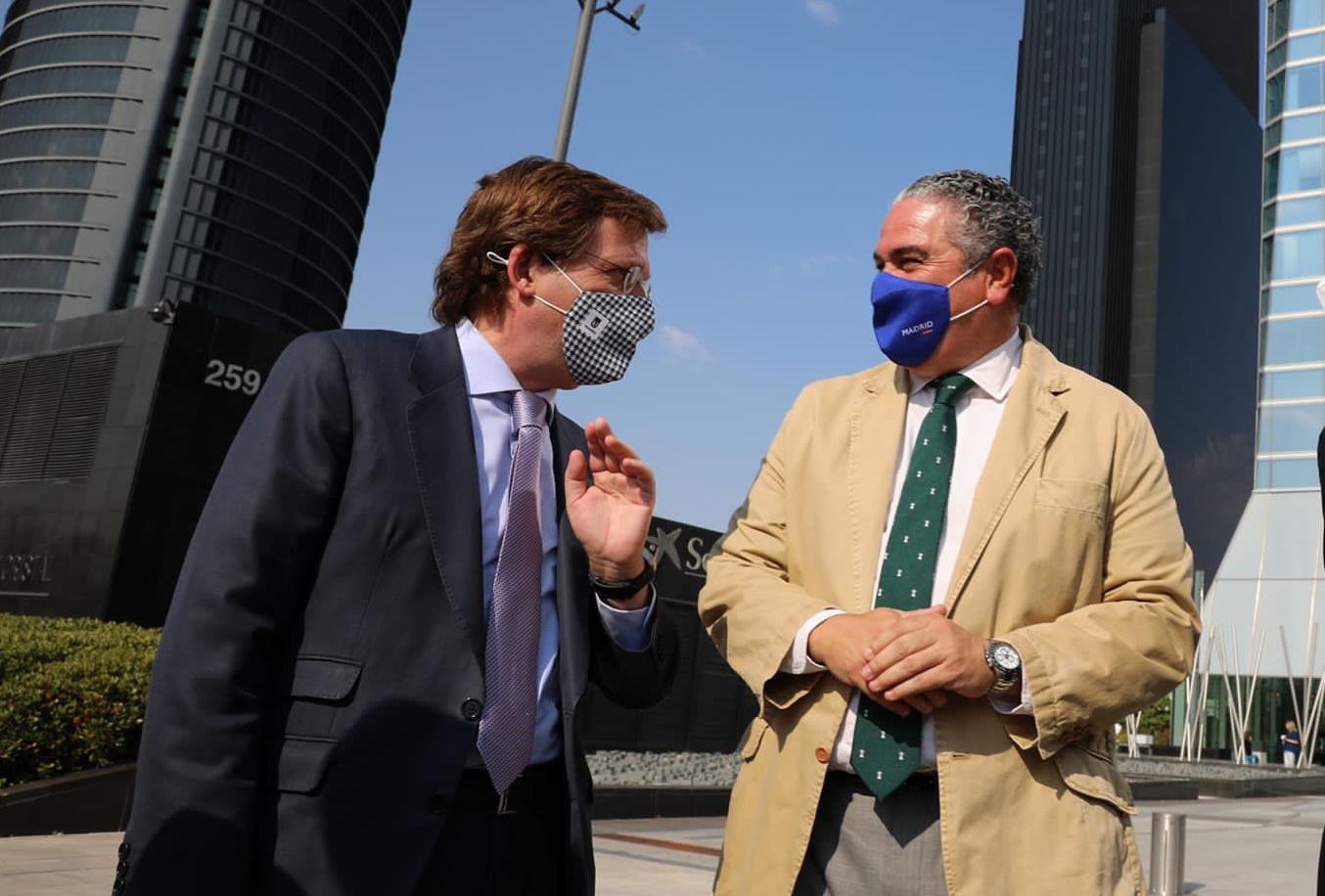 El alcalde de Madrid, José Luis Martínez Almeida y el concejal Francisco Javier Ramírez