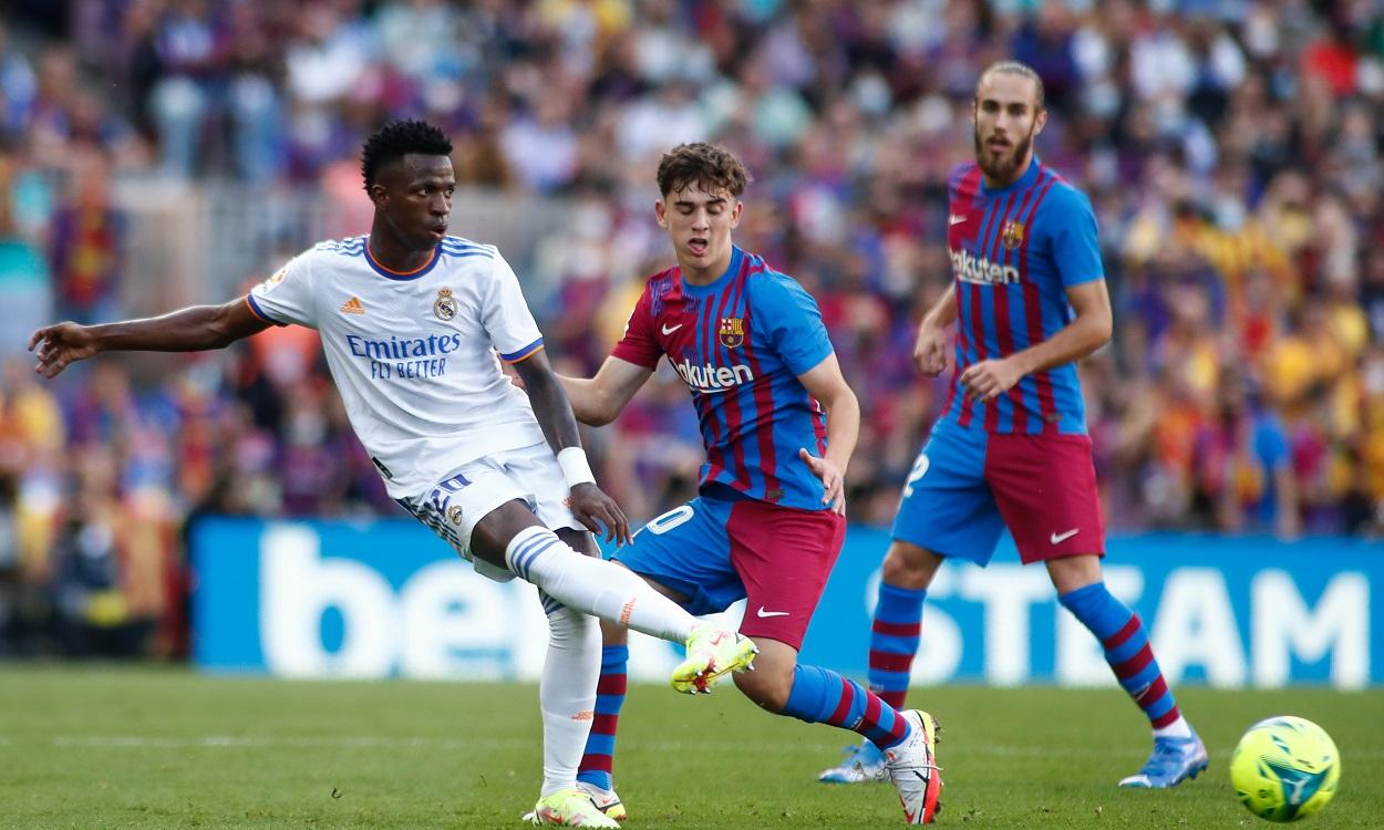 Vinícius Júnior durante su partido contra el FC Barcelona en el Camp Nou. EP