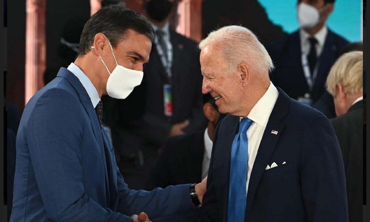 Pedro Sánchez conversa con Joe Biden antes de la reunión del G20 en Roma. EP